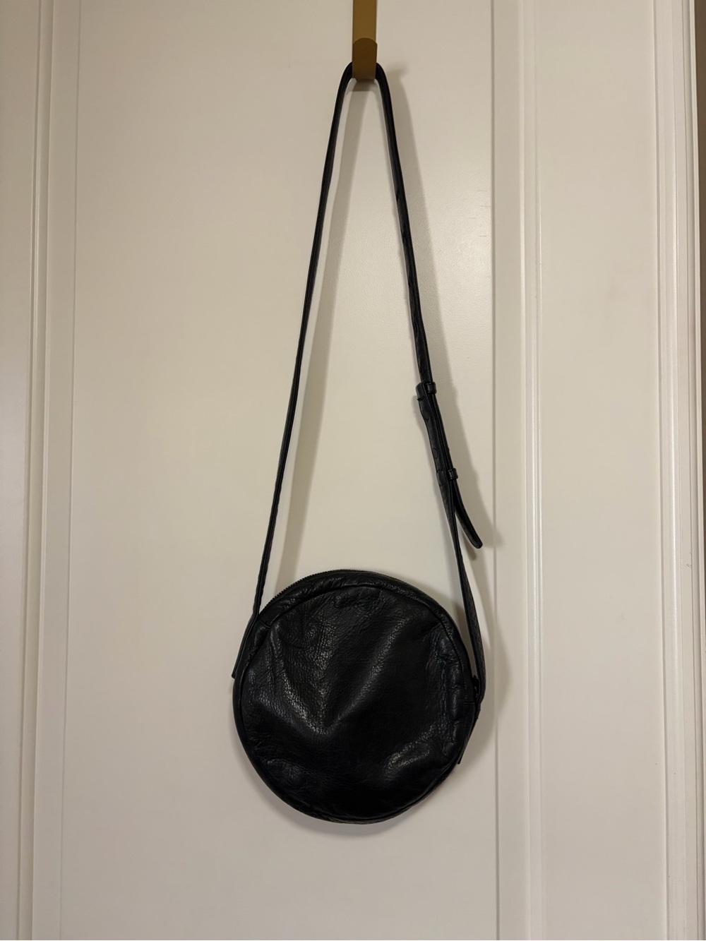 Vintage🖤RARE 🖤 BAGGU Black Round Circle Natural Leather Crossbody Bag🖤 - Picture 2 of 13